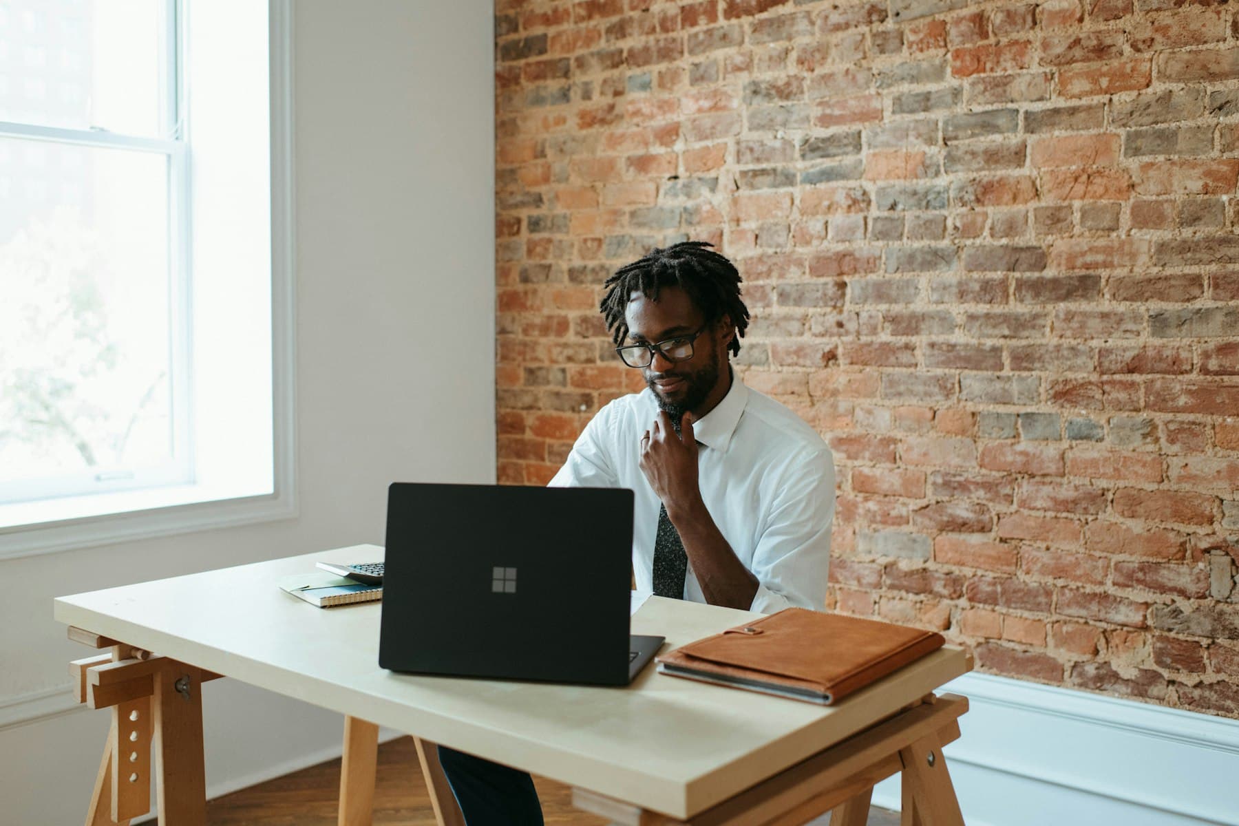 An Imaansoft developer at his desk